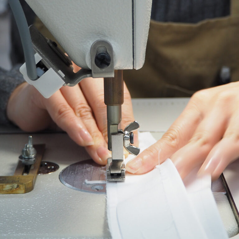 シャツの縫製画像